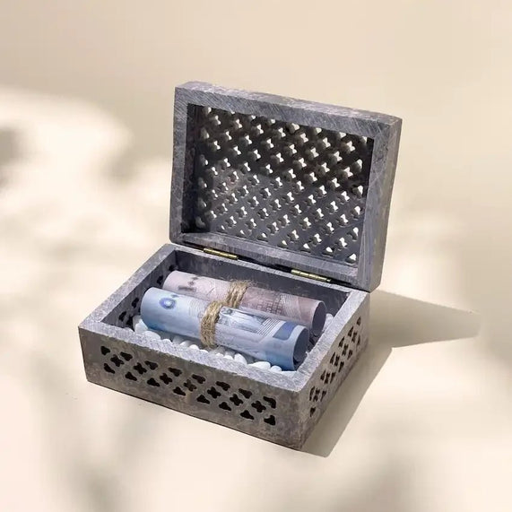 Cash Arrangement With Carved Stone Violet Box mini Off white - Maska / Gifting Redefined