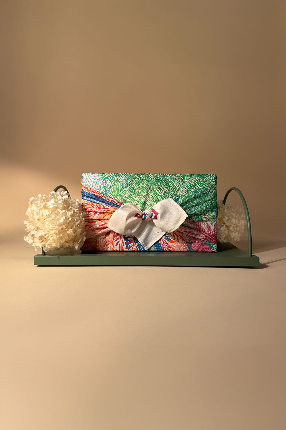 Meridian Gift Stand – Medium (Medium Wrap)