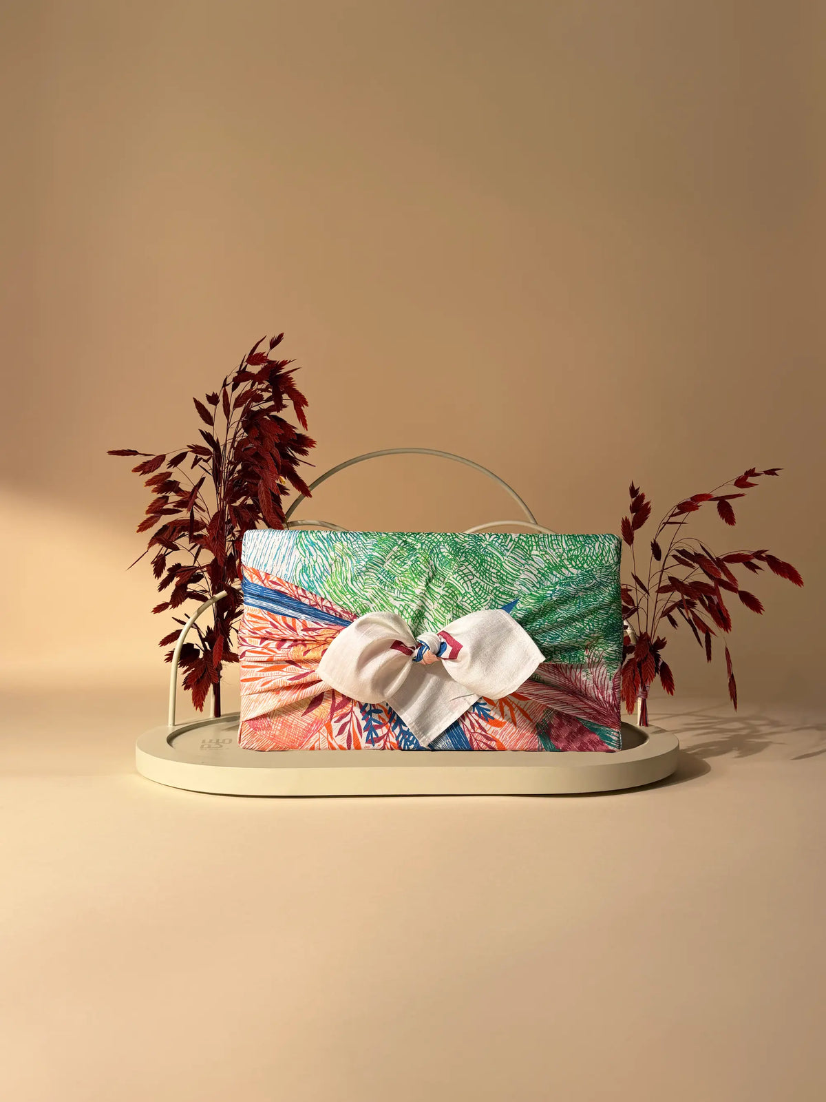 Iwan Gift Stand – Medium (Medium Wrap) – Ivory