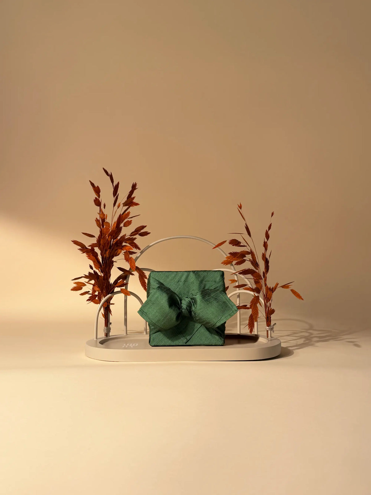Iwan Gift Stand – Small (Small Wrap) – Ivory