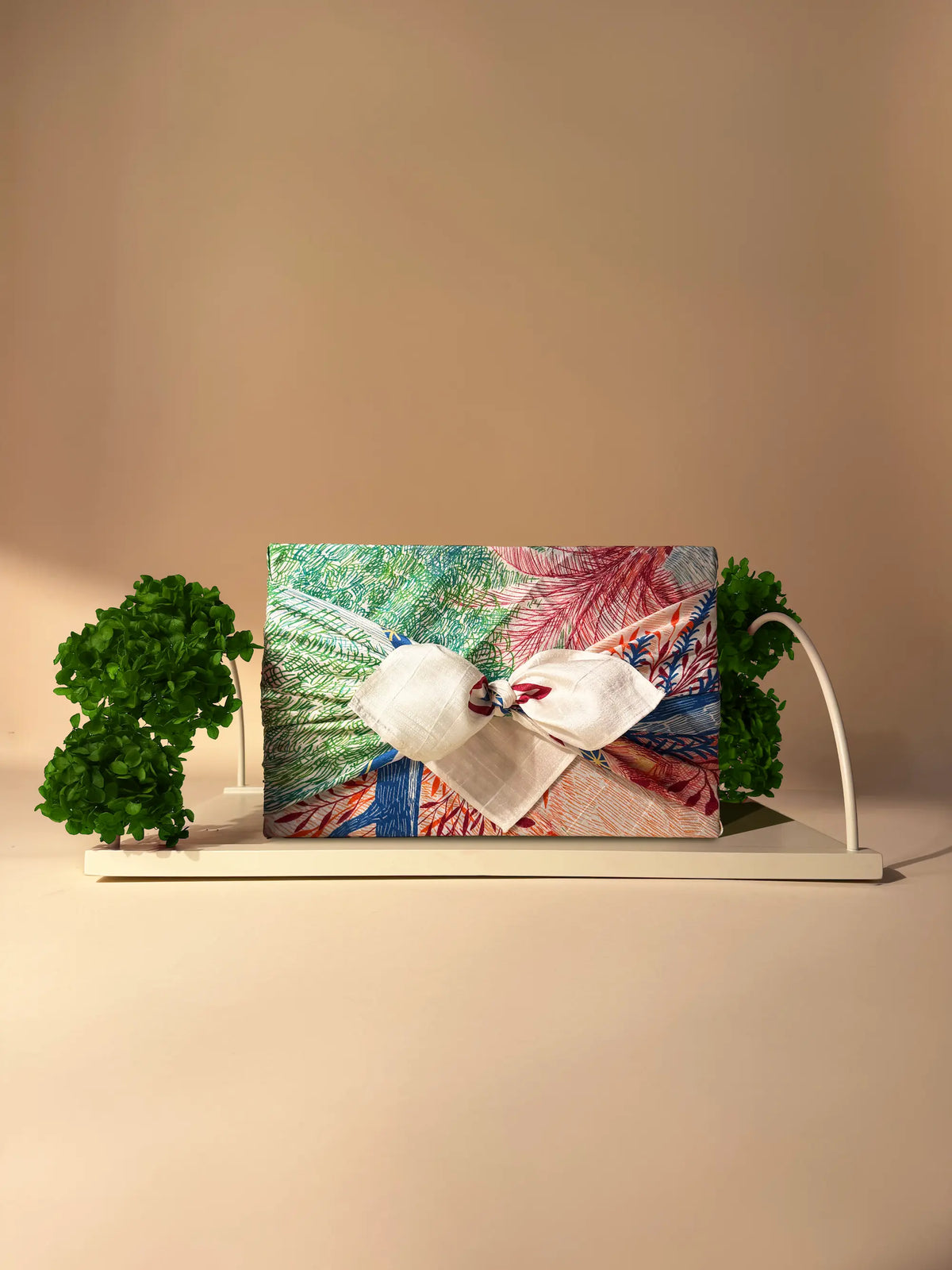 Meridian Gift Stand – Large (Large Wrap) – Ivory